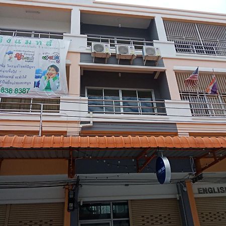 Fun Dee Hostel Ayutthaya Dış mekan fotoğraf