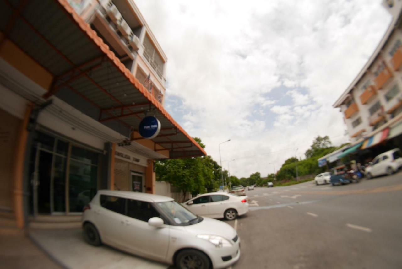 Fun Dee Hostel Ayutthaya Dış mekan fotoğraf